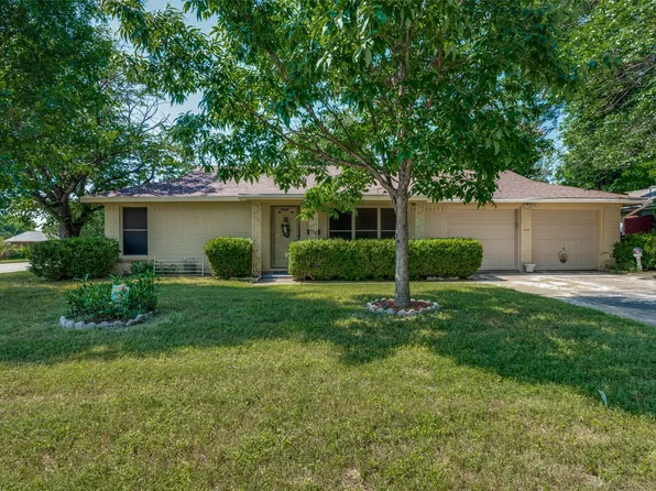 5040 Roxie St, Haltom City, TX 76117
