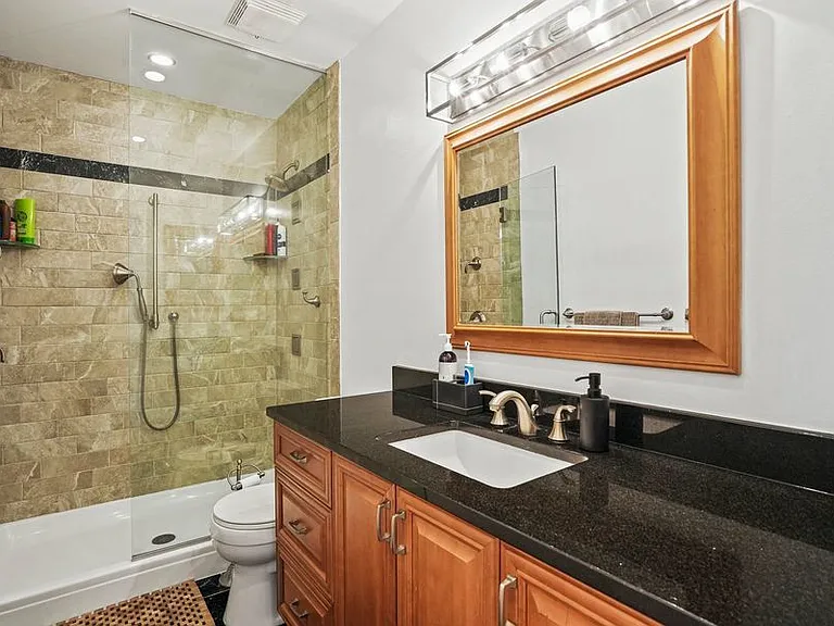 1654 Beekman Pl NW #A — Photo 22