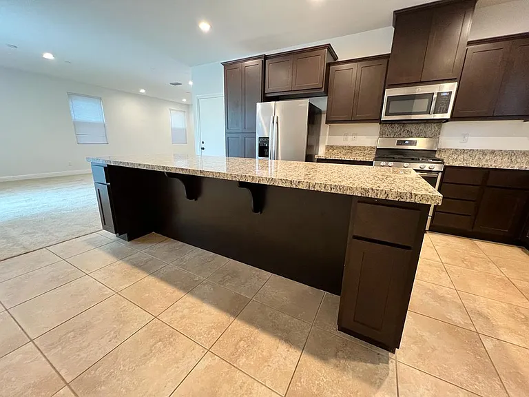 1335 Orchid Ct — Photo 9