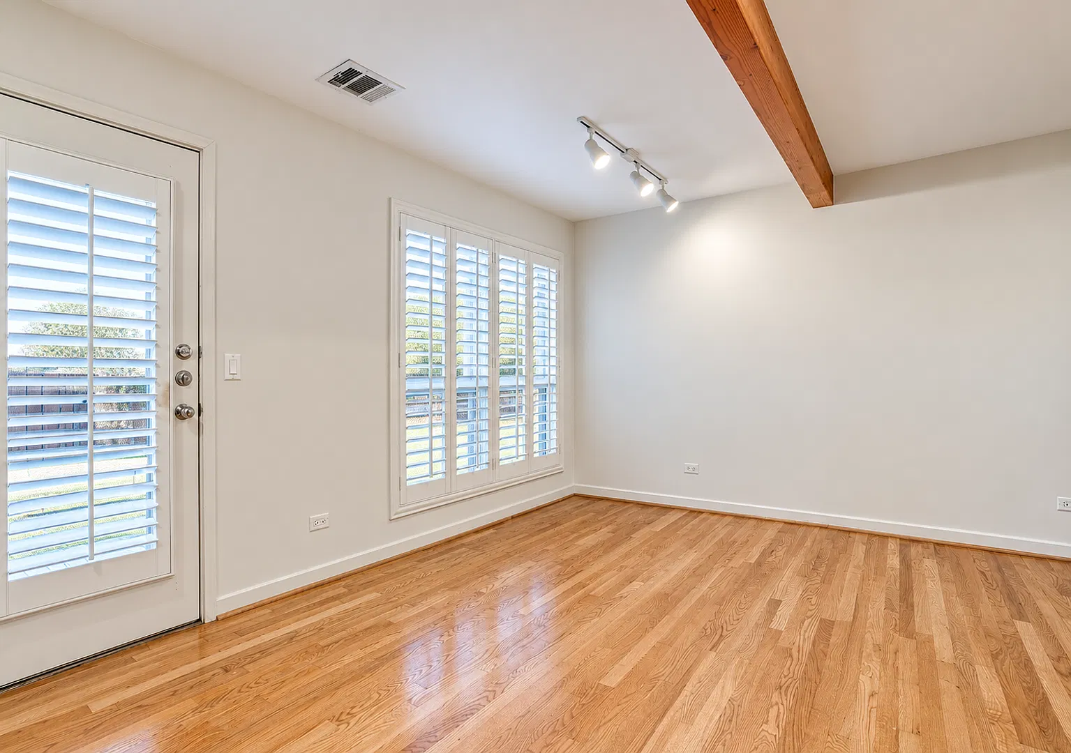 Uptown Condo in Prime Dallas Location! — Photo 4