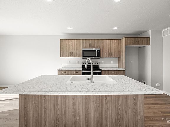 3rd image of 10797 Rutland St