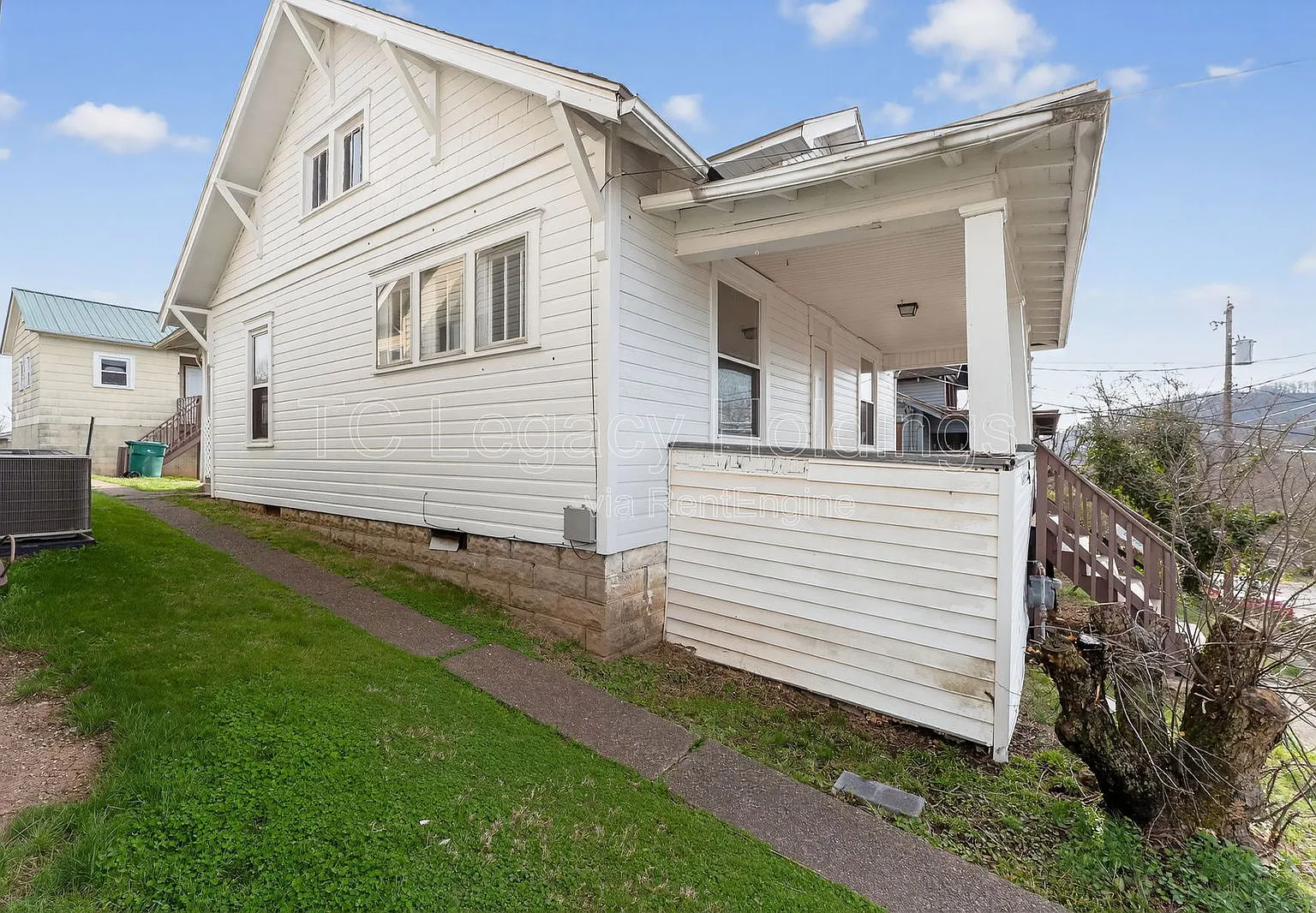 3 bed, 1.0 bath, 980 sqft, $1,225 — Photo 2