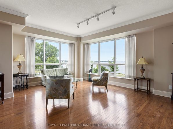 5 Gore St #203, Kingston, ON K7L 0A1