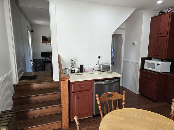 5th image of 439 Stewart Rd