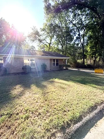 2 bed, 1.5 bath, 1062 sqft, $1,295 — Photo 2