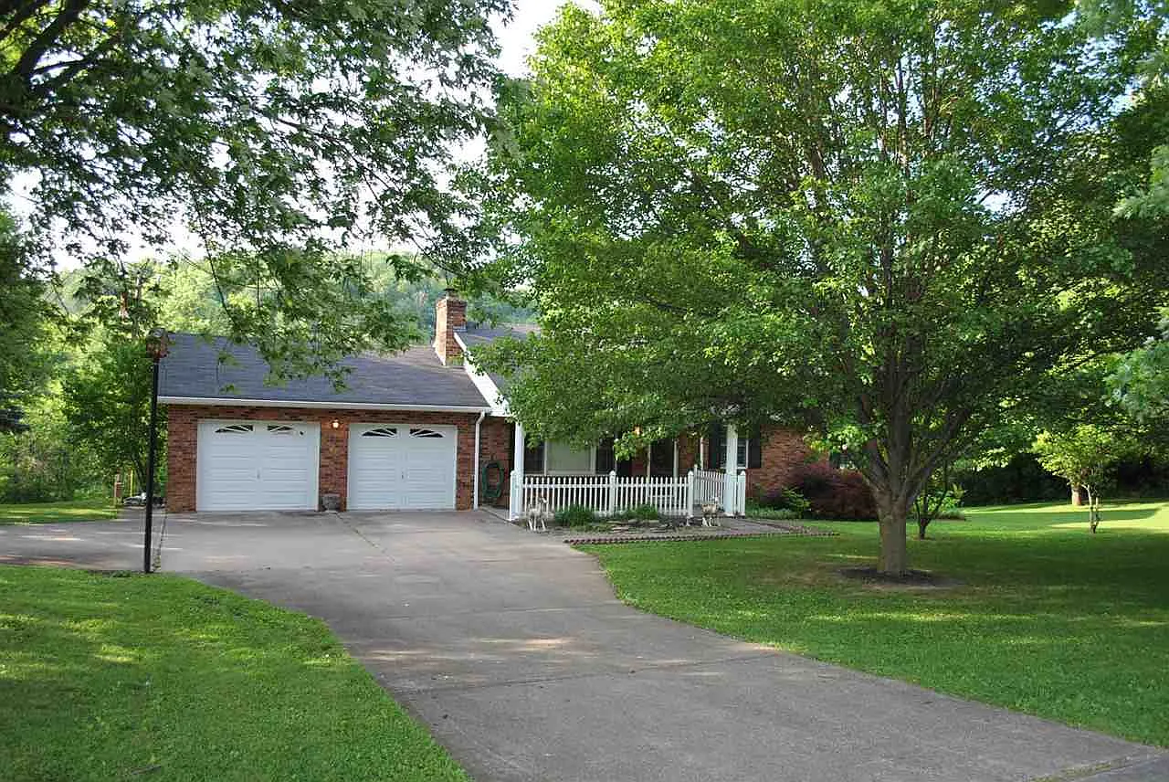 520 Darlas Dr photo 1