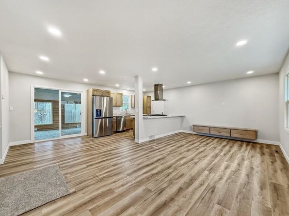 1704 3rd St SE, Minot, ND 58701