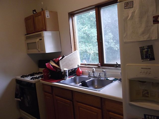 2nd image of 172 E Florence St