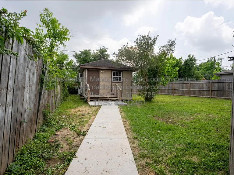 220 Armstrong St — Photo 25
