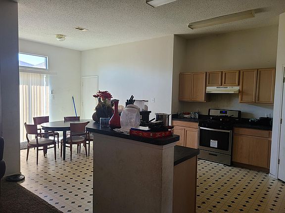 kitchen and breakfast area