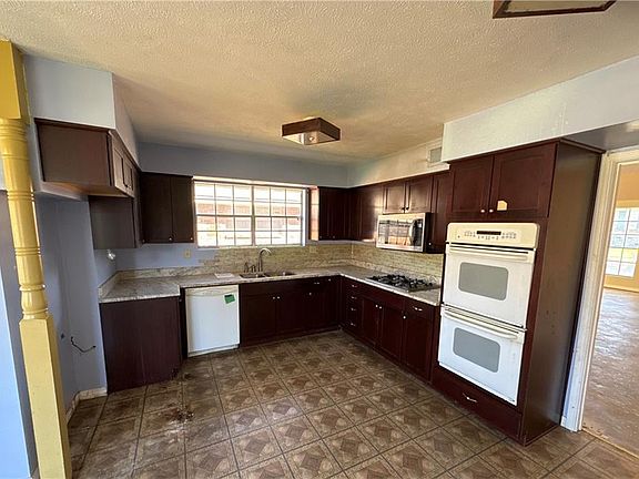 4th image of 10923 S Hardy St