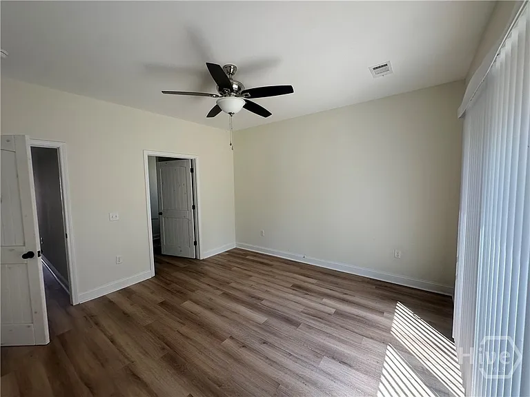 373 Carter St #B — Photo 13