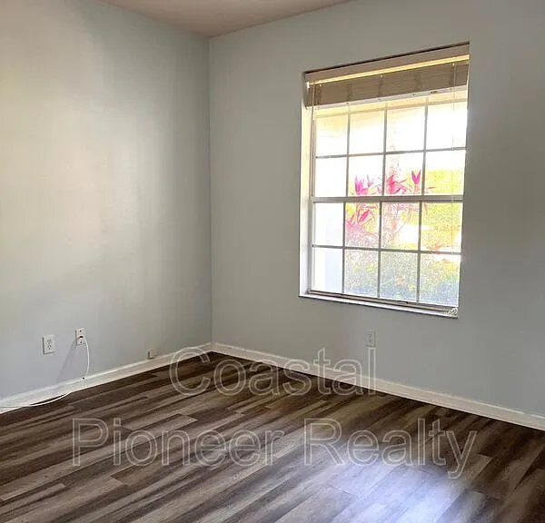11404 Misty Isle Ln — Photo 27