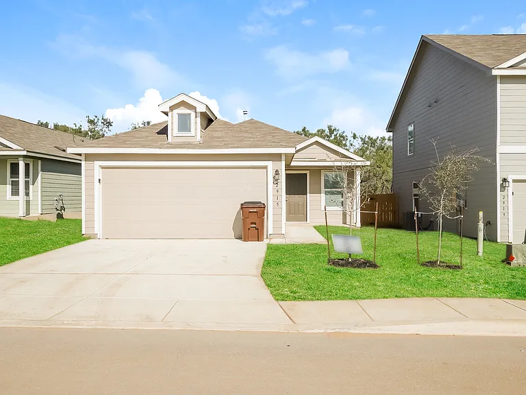 2915 Ruby Xing — Photo 1