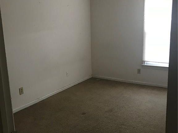 2nd image of 216 Weller Blvd