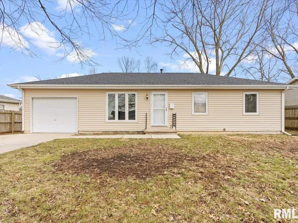 50 Buckingham Rd, Chatham, IL 62629