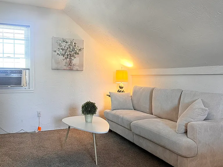 47 Vernon St E #2 — Photo 3