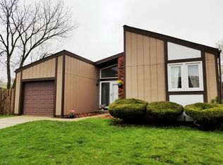 8124 Park Crest Dr, Darien, IL 60561