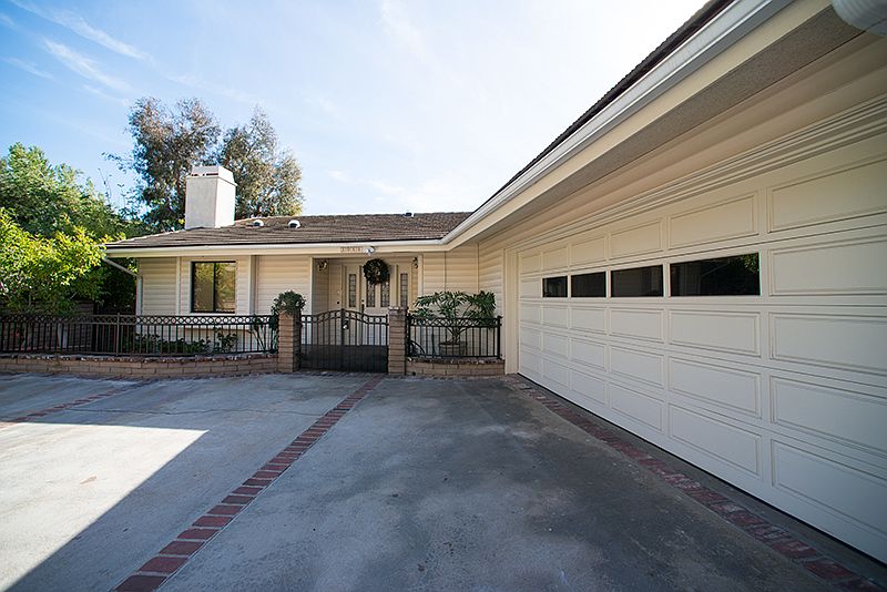 1st image of 1015 La Rambla Dr