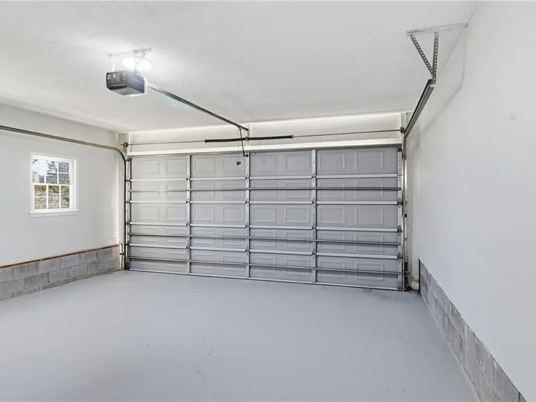 2110 Meadow View Ct — Photo 37