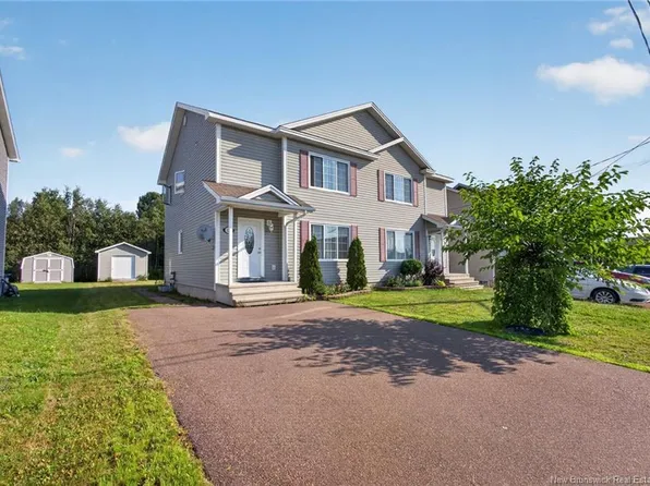 137 Houlahan St, Dieppe, NB E1A 4X6