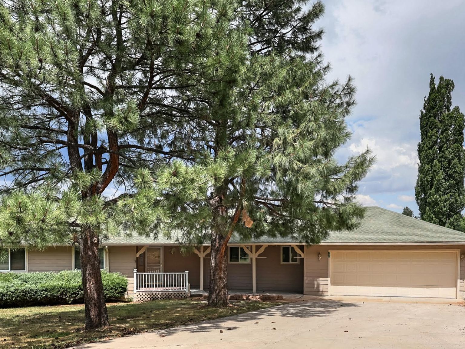440 E NAVAJO Road
