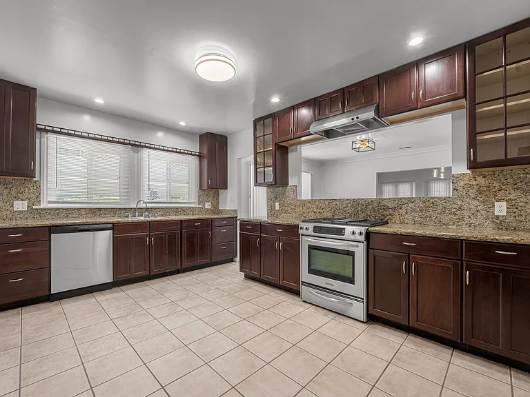 1030 N Spaulding Ave #1030 — Photo 33