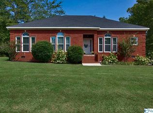 801 Cindy St NE, Hartselle, AL 35640