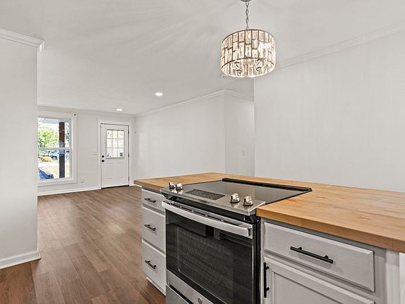 14th image of 12 Hudson St