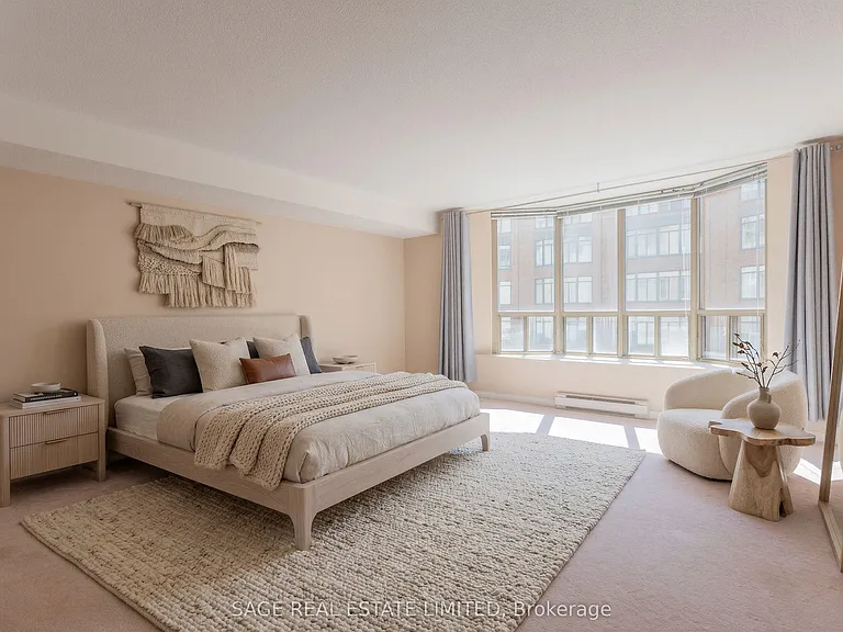 25 George St S #302 — Photo 4