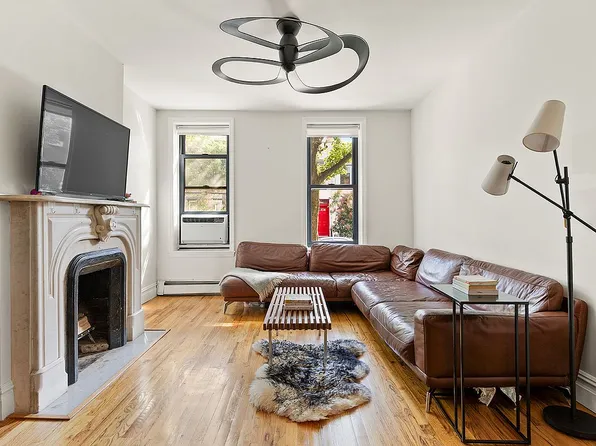 90 Pioneer St, Brooklyn, NY 11231