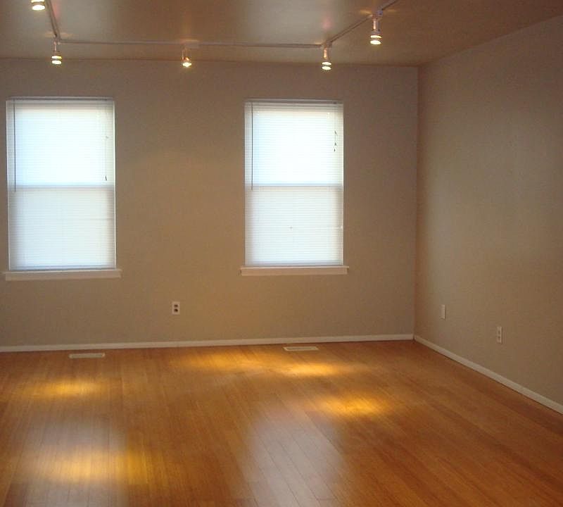 1st image of 10021 Northeast Ave #1