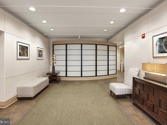 5th image of 715 6th St NW Unit 1002