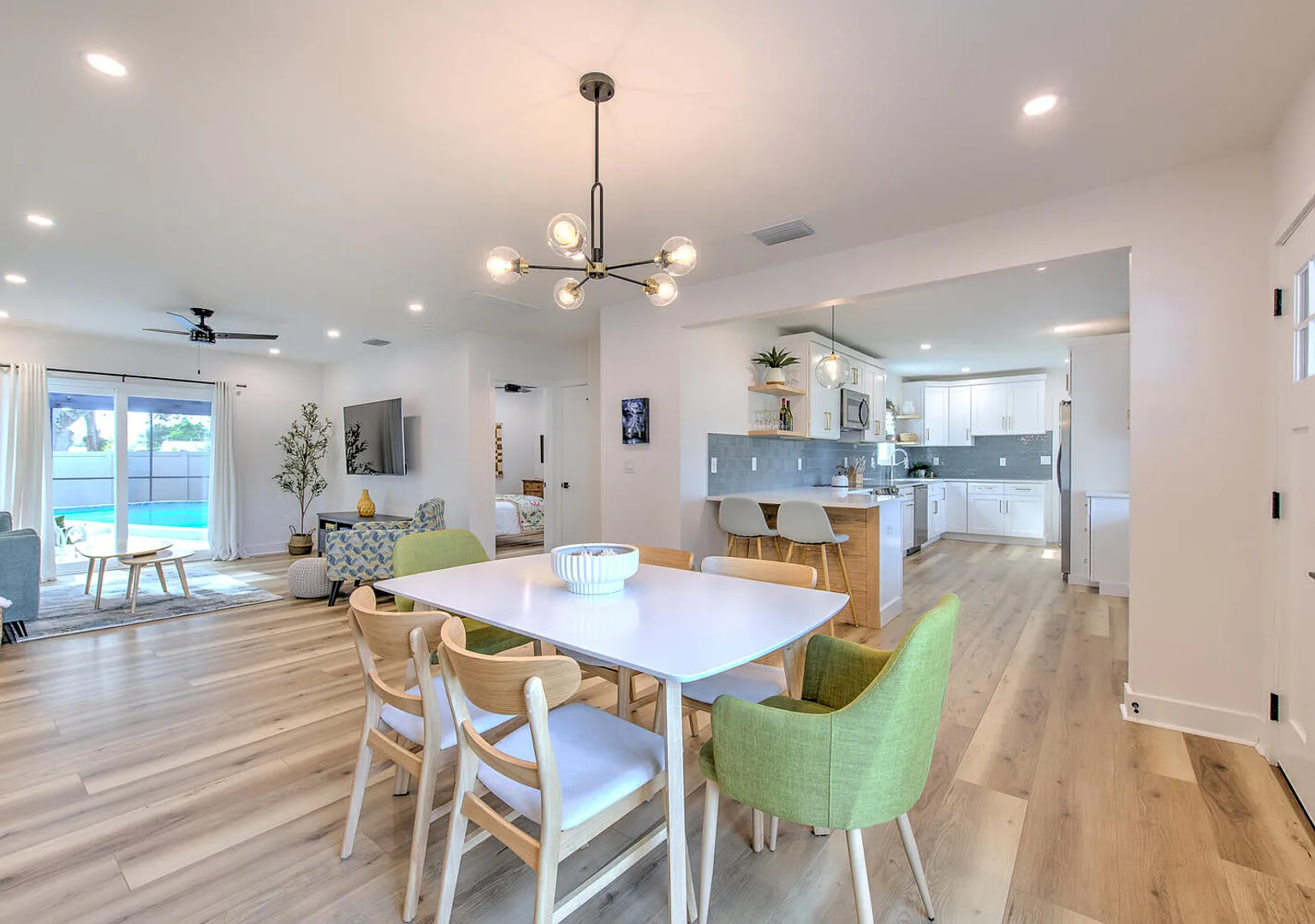The Peacock Place Family Home w/Heated Pool — Photo 4