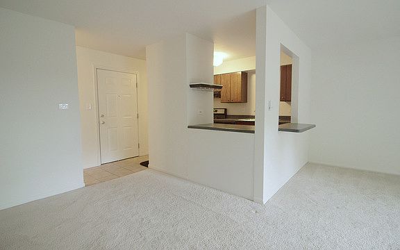 4th image of 906 W Alleghany Dr APT 1C