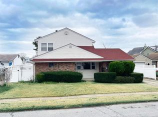 2466 Dogwood Ave, East Meadow, NY
