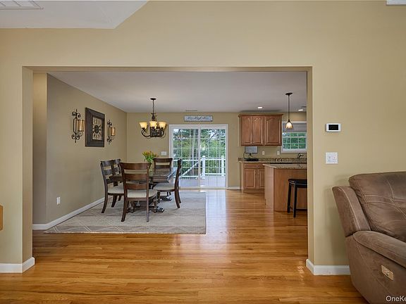 4th image of 40 Paulette Lane