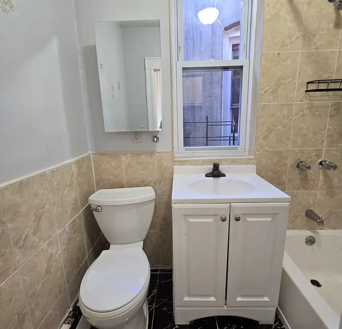 3 bed, 1000 sqft, $2,500 — Photo 4