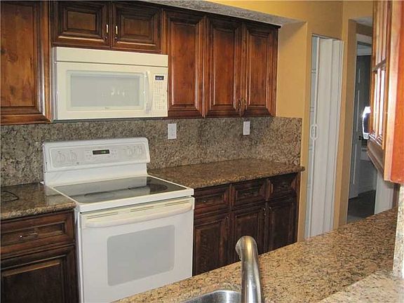 3rd image of 220 SW 116th Ave APT 108