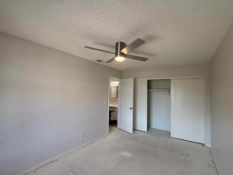 1001 E Cypress Ave — Photo 23