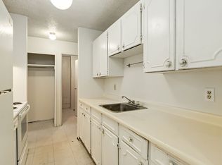 Sutherland Manor, Brooks, AB T1R 0S6