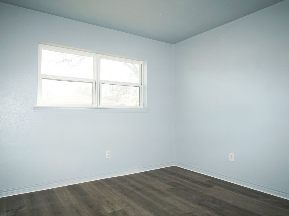 1st image of 720 Salem Dr