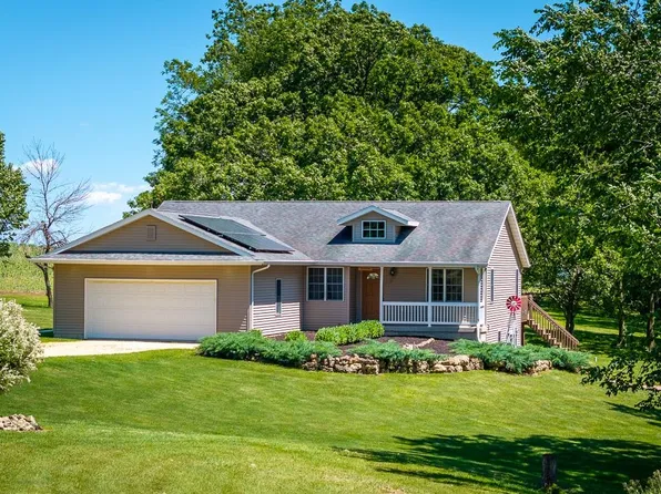 1011 N Dakota Rd, Ridott, IL 61067