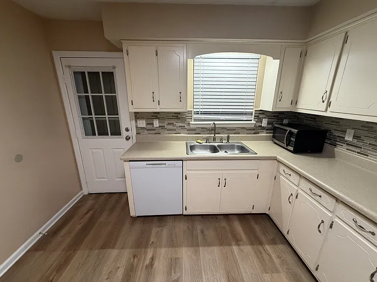1817 Daisy Ct — Photo 4
