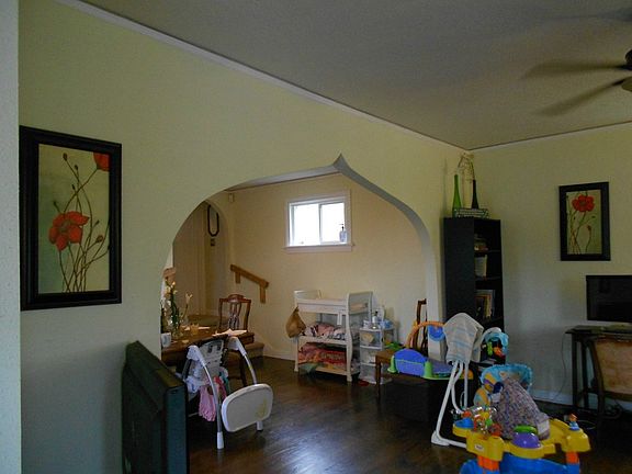 3rd image of 709 Chester Ave