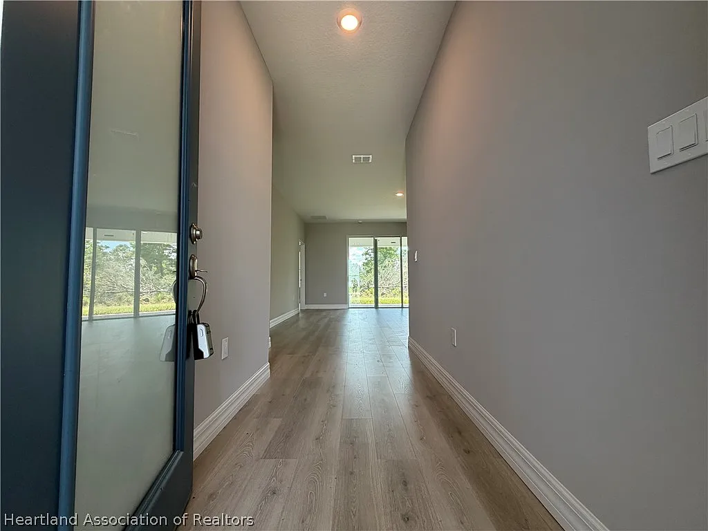 4 bed, 3.0 bath, 2092 sqft, $2,350 — Photo 3