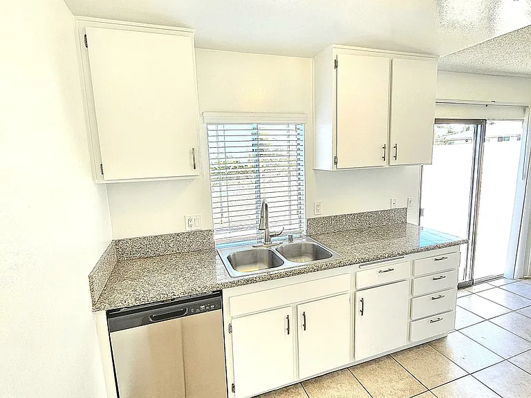 Beach Walk Apartments — Photo 13