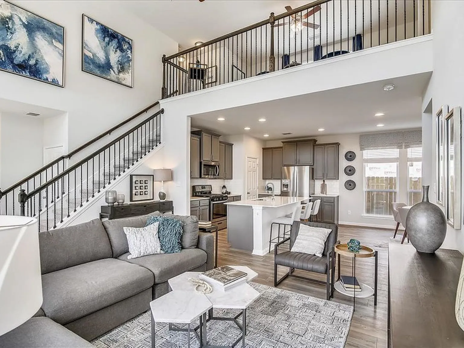 4 bed, 3.5 bath, 2512 sqft, $2,300 — Photo 4