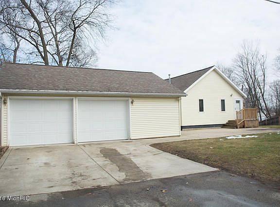 2nd image of 1613 S Shore Dr