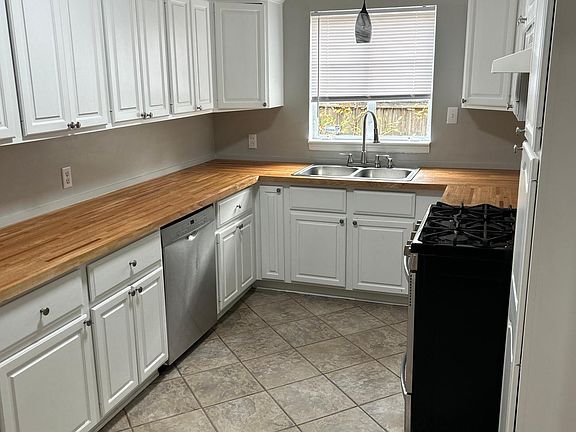 3rd image of 196 Waynoka Ln